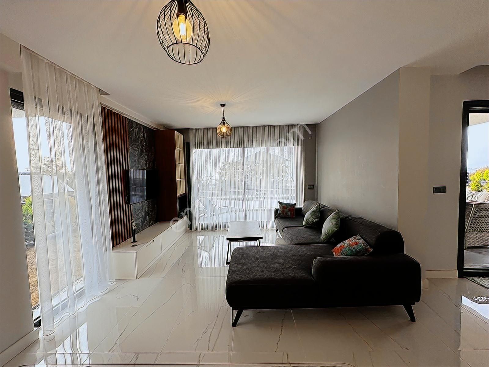 Kuşadası'nda Gerçek Panaromik Deniz Manzaralı Müstakil Villa - Görsel 28