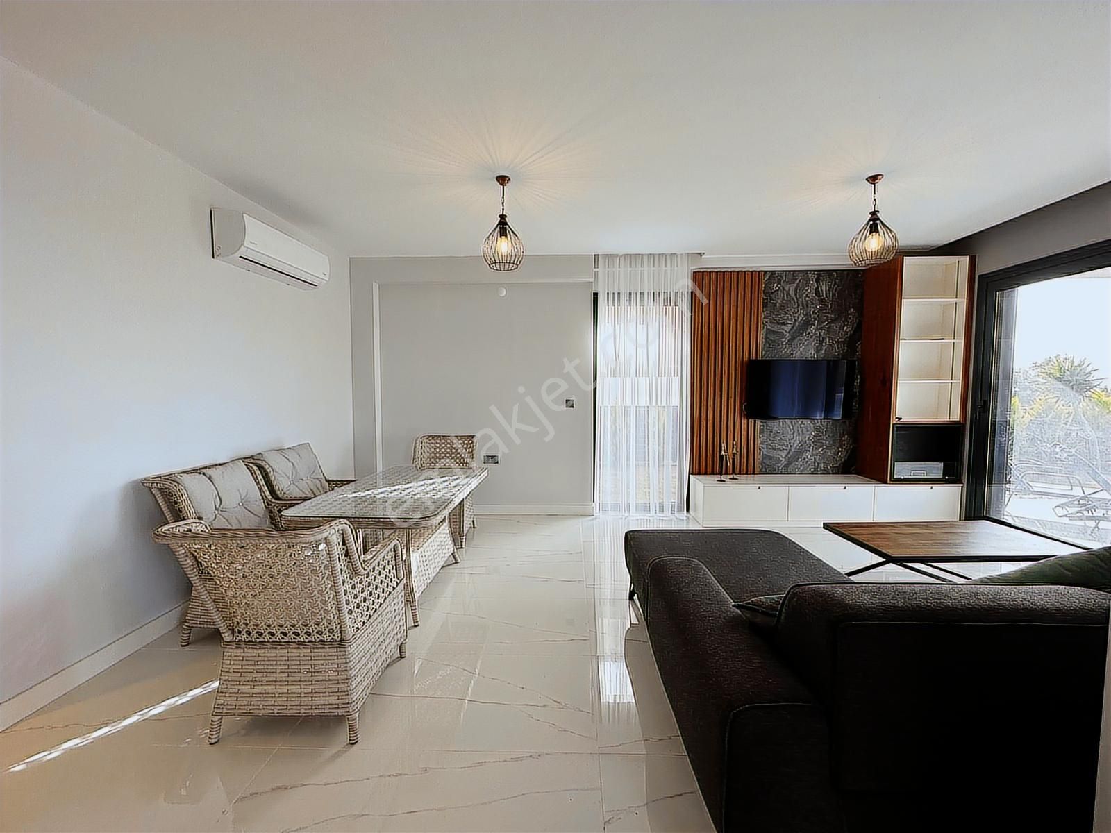 Kuşadası'nda Gerçek Panaromik Deniz Manzaralı Müstakil Villa - Görsel 20