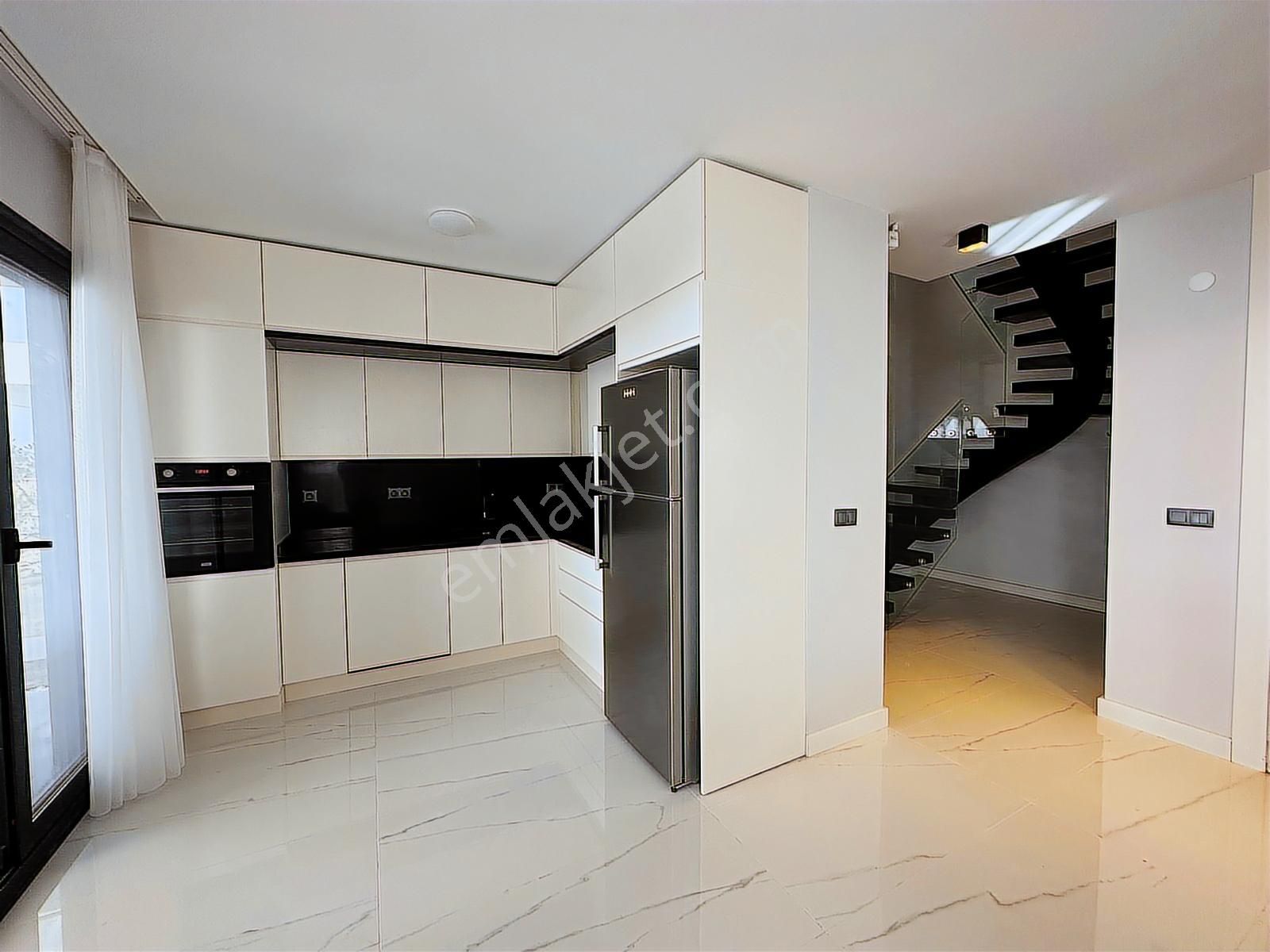 Kuşadası'nda Gerçek Panaromik Deniz Manzaralı Müstakil Villa - Görsel 16