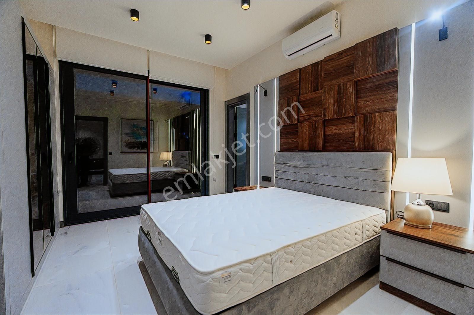 Kuşadası'nda Satılık Full Deniz Manzaralı 7+1 Emsalsiz Malikhane - Görsel 24