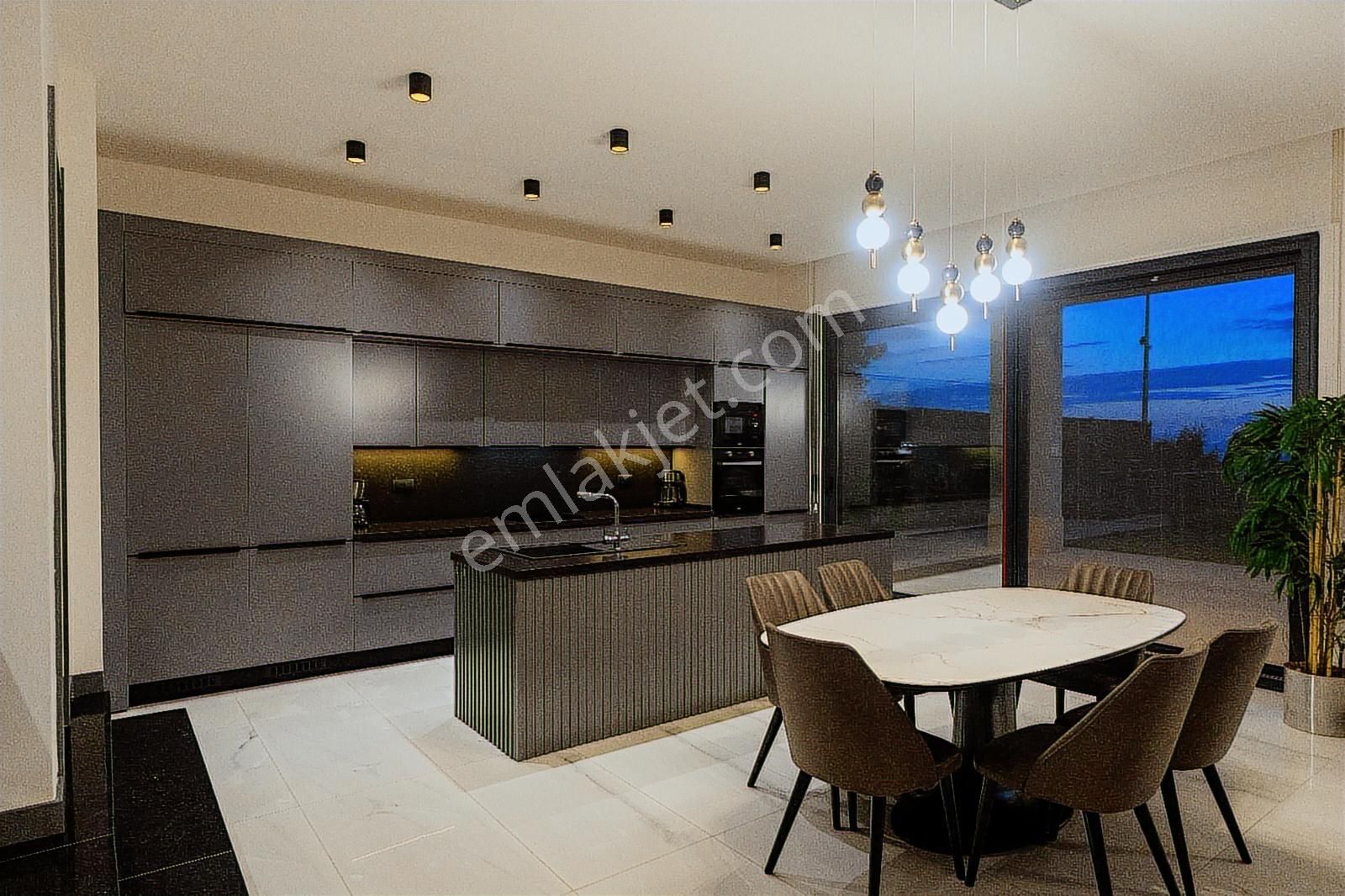 Kuşadası'nda Satılık Full Deniz Manzaralı 7+1 Emsalsiz Malikhane - Görsel 2