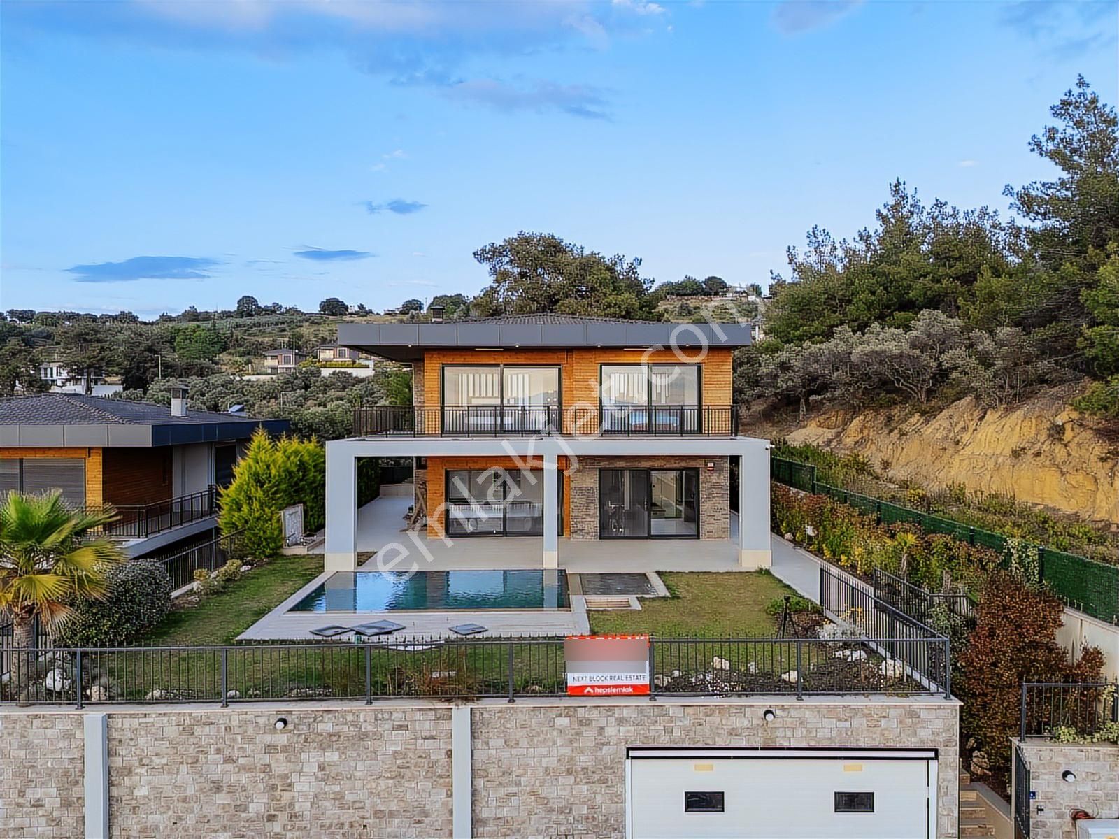 Kuşadası'nda Satılık Full Deniz Manzaralı 7+1 Emsalsiz Malikhane