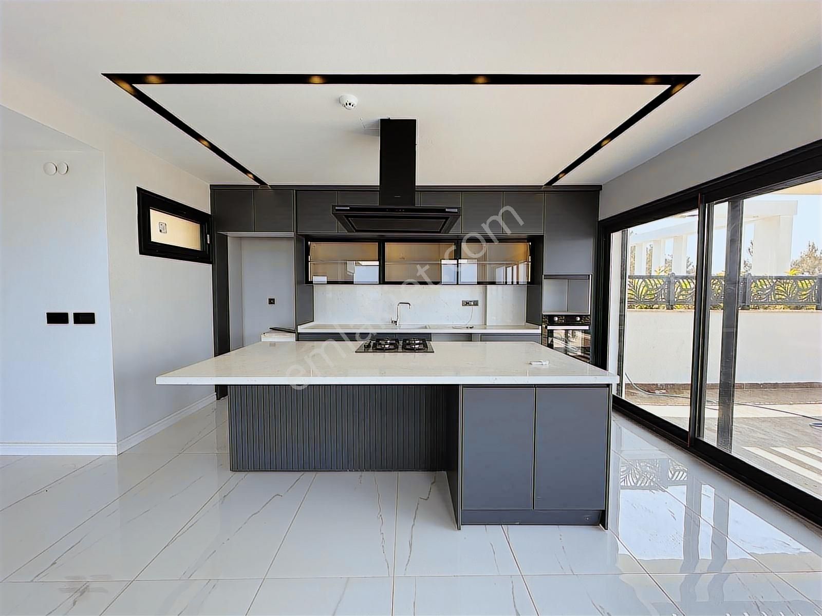 Kuşadası Soğucak'ta Full Deniz Manzaralı Müstakil Villa - Görsel 28