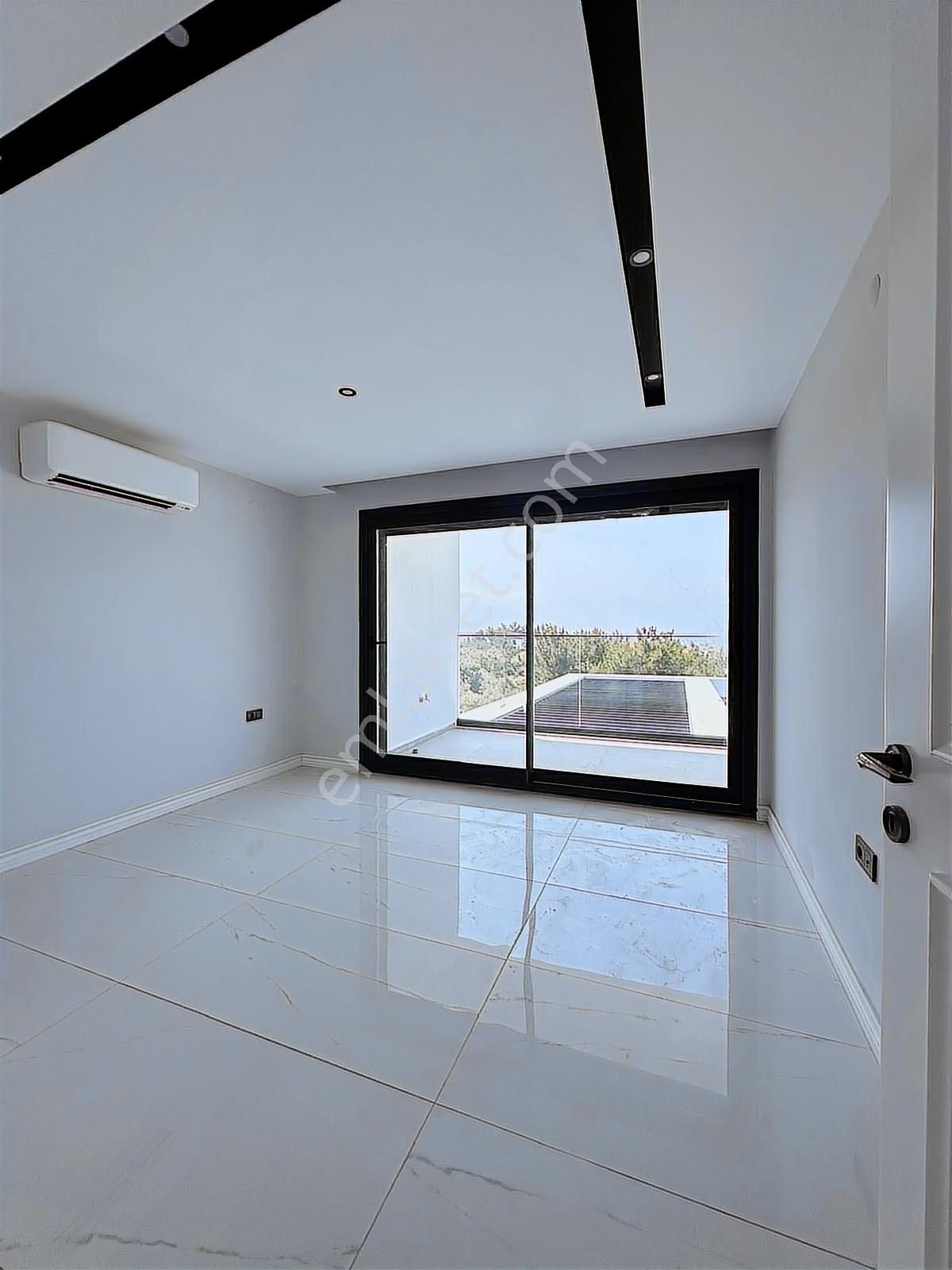 Kuşadası Soğucak'ta Full Deniz Manzaralı Müstakil Villa - Görsel 11