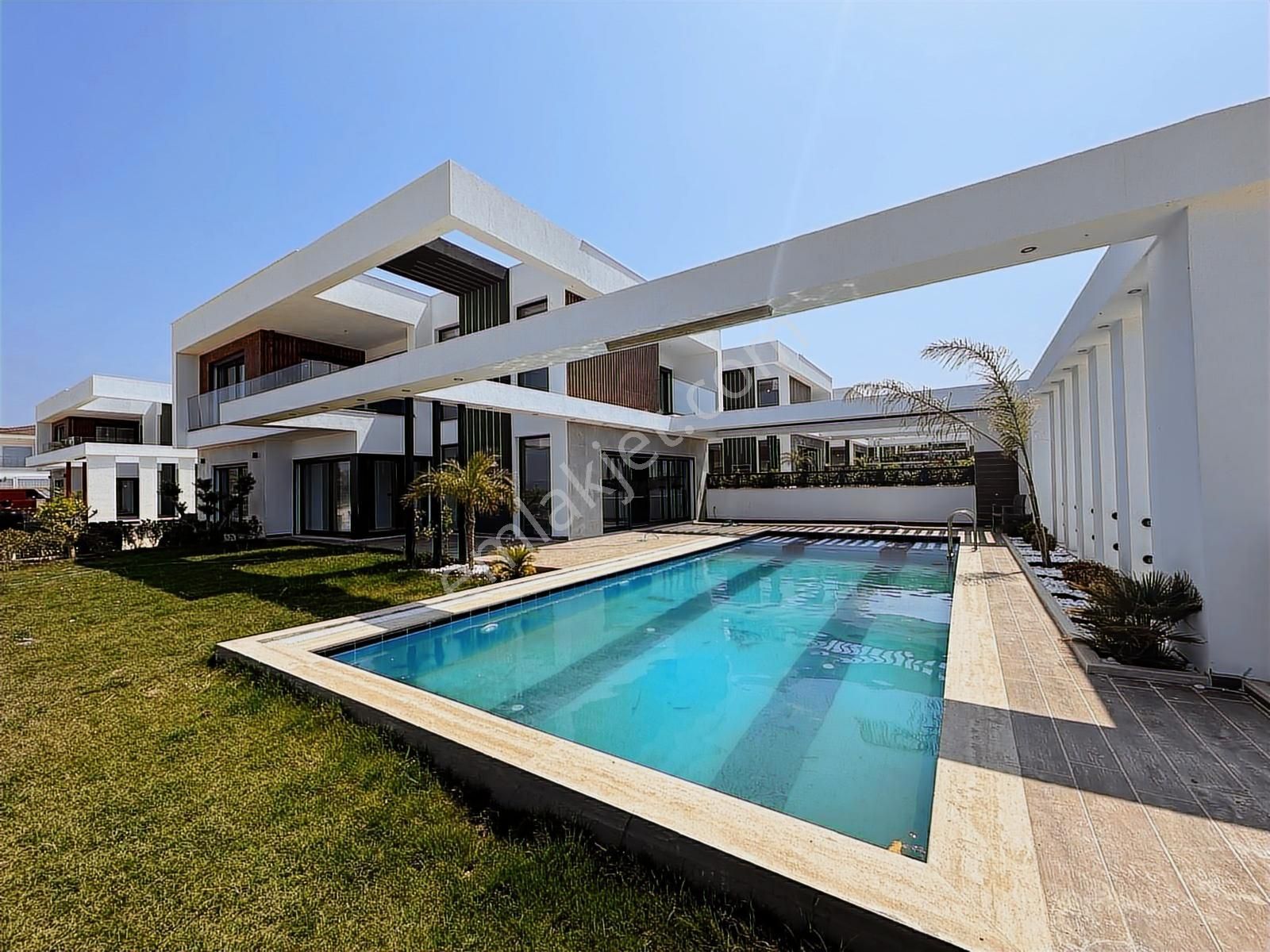 Kuşadası Soğucak'ta Full Deniz Manzaralı Müstakil Villa - Görsel 7