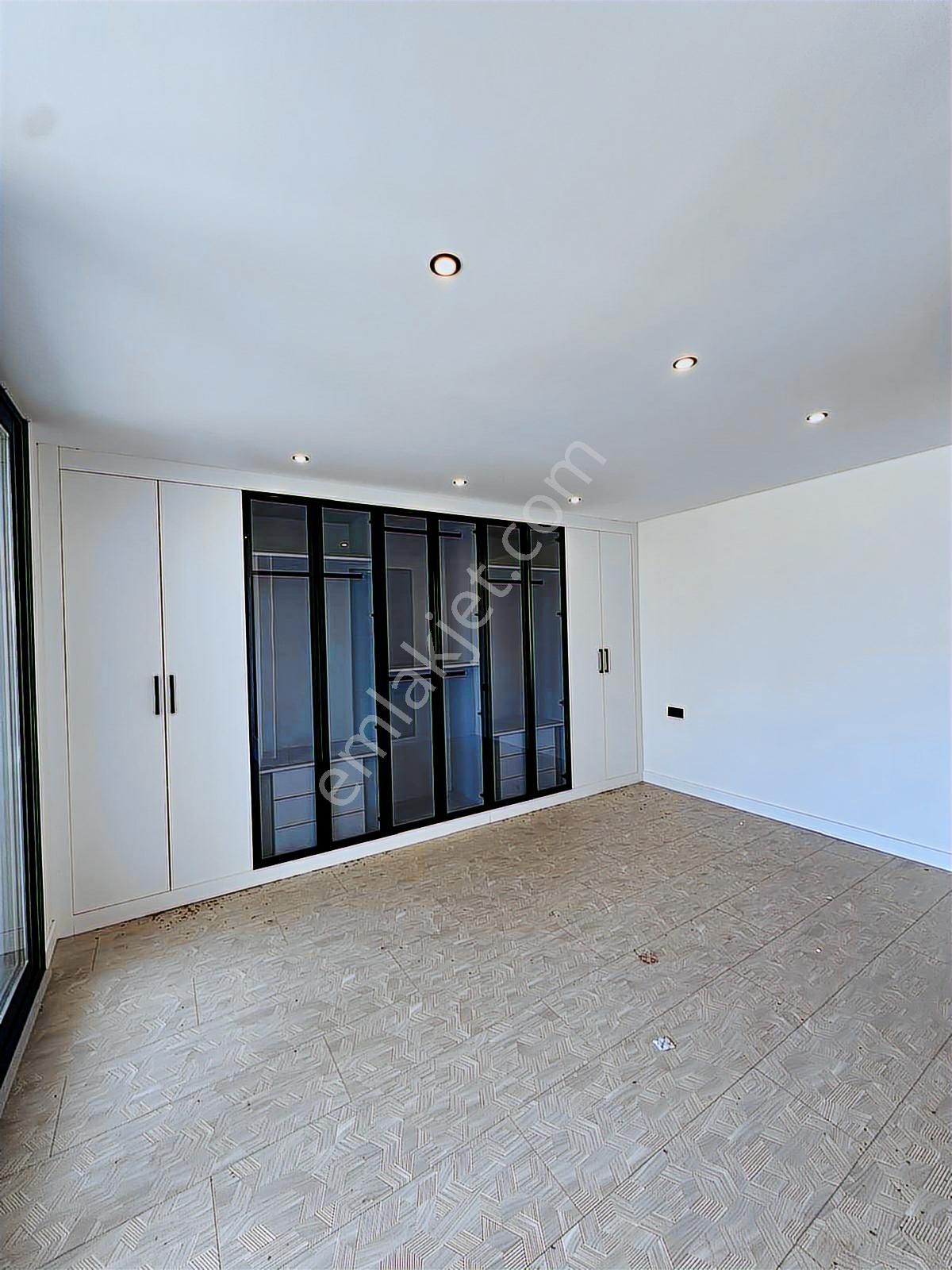 Kuşadası'nda Satılık Doğalgazlı Fırsat Villa - Görsel 35