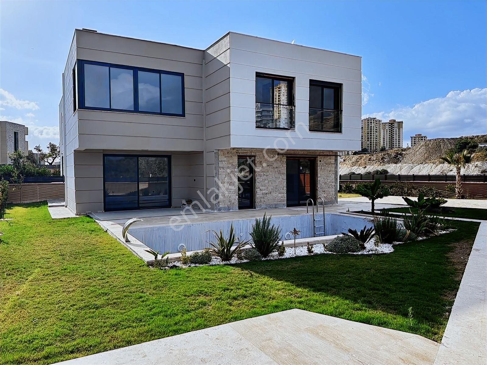 Kuşadası'nda Satılık Doğalgazlı Fırsat Villa - Görsel 22