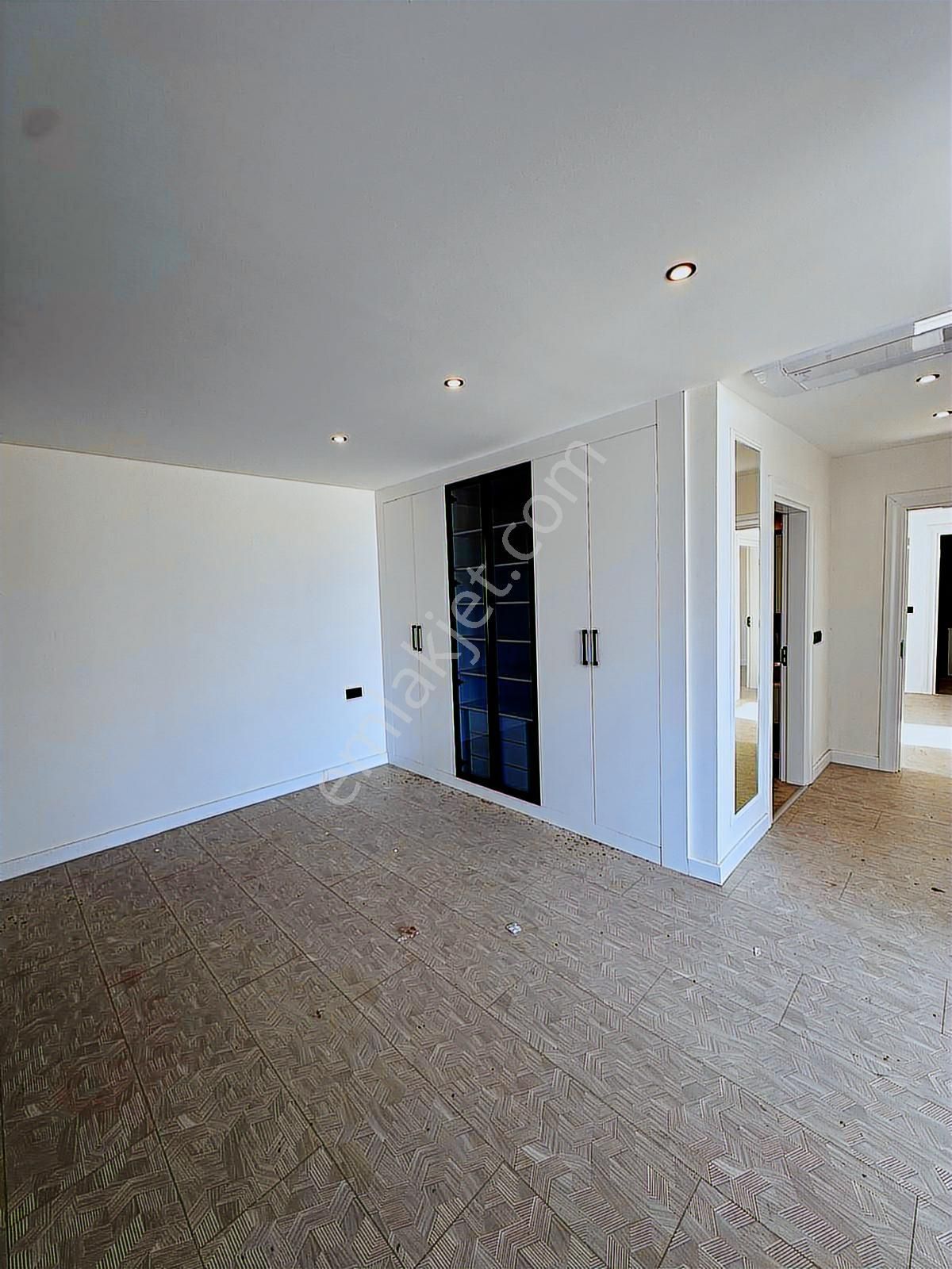 Kuşadası'nda Satılık Doğalgazlı Fırsat Villa - Görsel 4