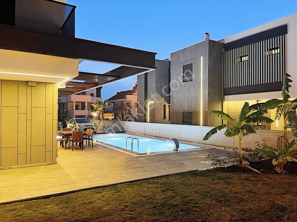 Kuşadası Değirmendere'de Full Eşyalı 520 M2 Arsa İçi 4+1 Villa - Görsel 34