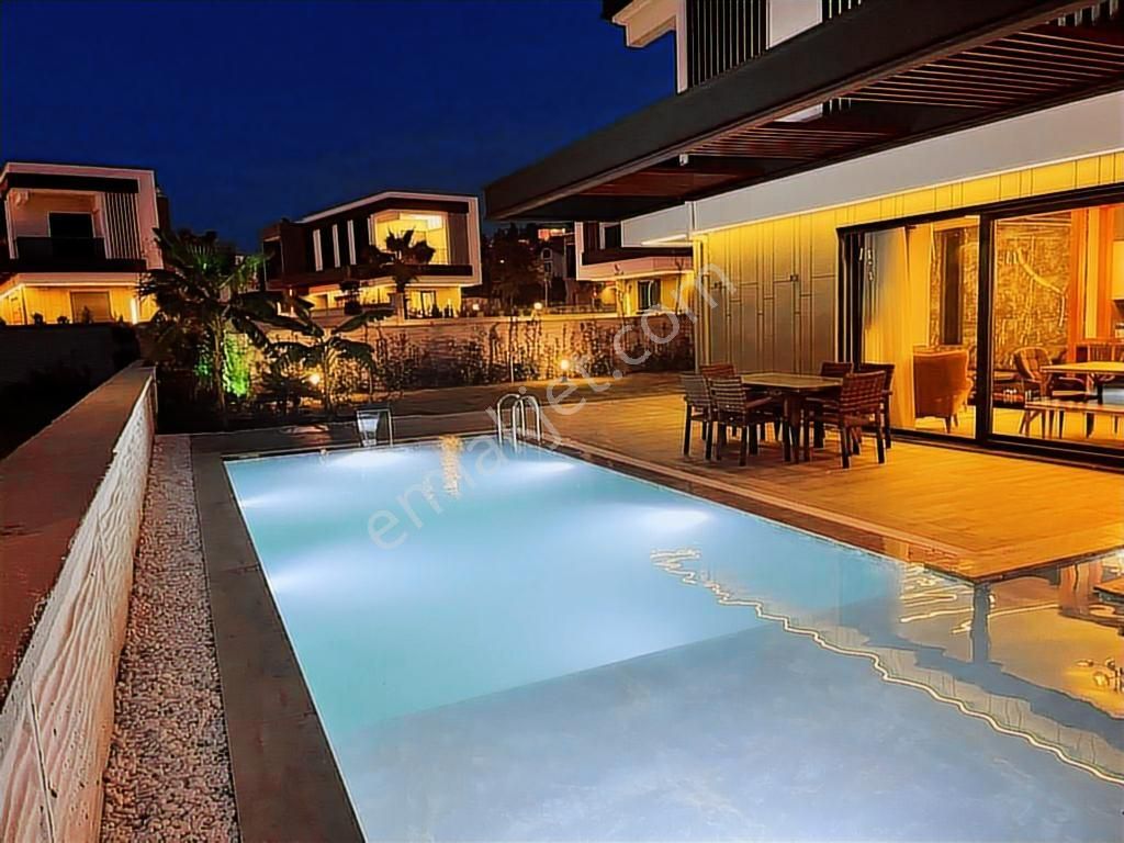 Kuşadası Değirmendere'de Full Eşyalı 520 M2 Arsa İçi 4+1 Villa - Görsel 27