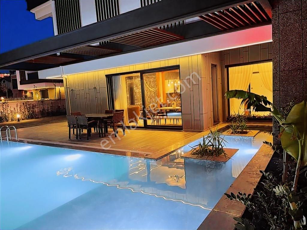 Kuşadası Değirmendere'de Full Eşyalı 520 M2 Arsa İçi 4+1 Villa - Görsel 13