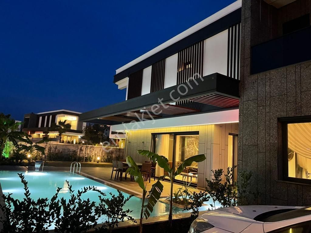 Kuşadası Değirmendere'de Full Eşyalı 520 M2 Arsa İçi 4+1 Villa - Görsel 7