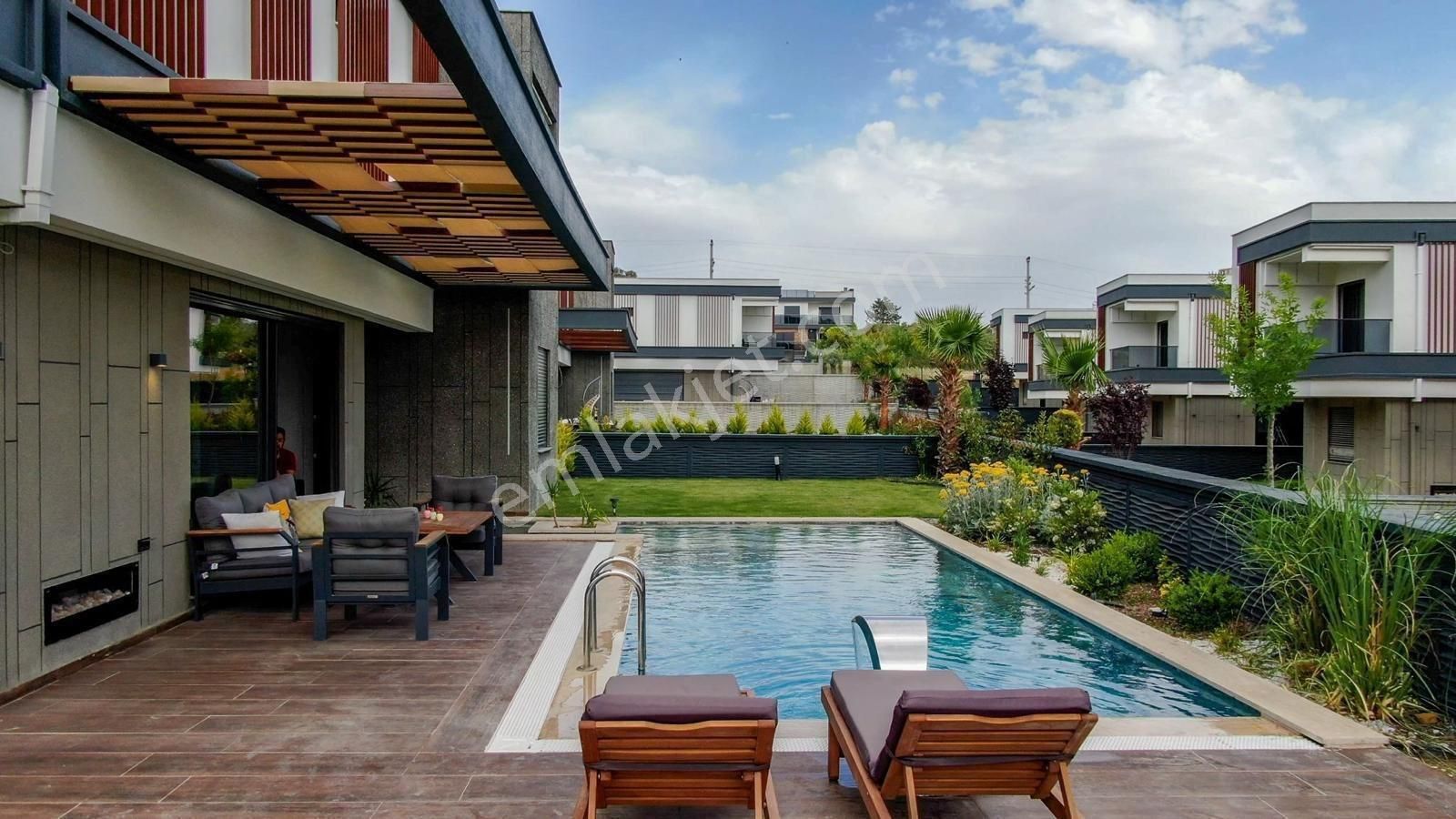 Kuşadası Değirmendere'de Full Eşyalı 520 M2 Arsa İçi 4+1 Villa - Görsel 24