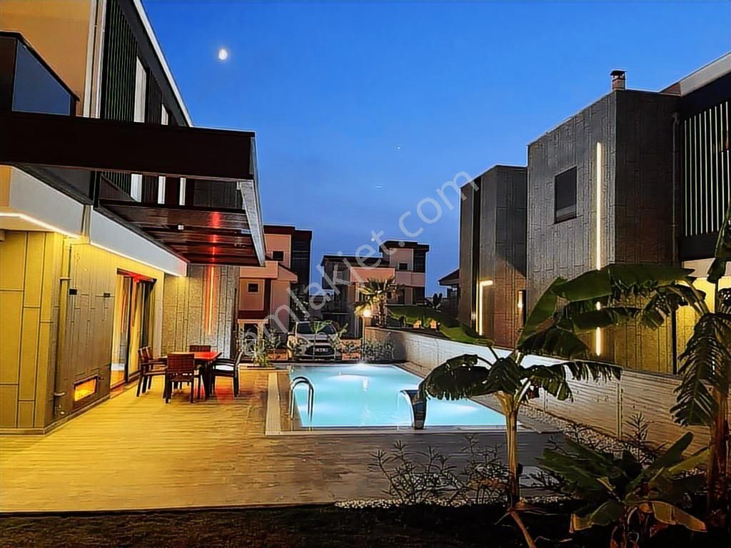 Kuşadası Değirmendere'de Full Eşyalı 520 M2 Arsa İçi 4+1 Villa - Görsel 17