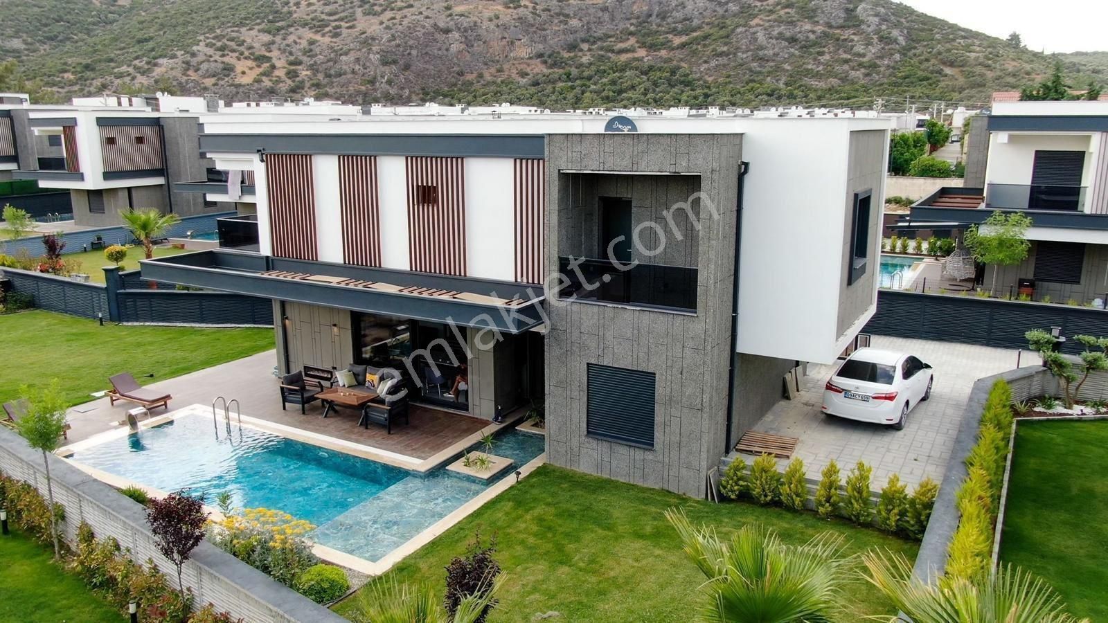 Kuşadası Değirmendere'de Full Eşyalı 520 M2 Arsa İçi 4+1 Villa - Görsel 6