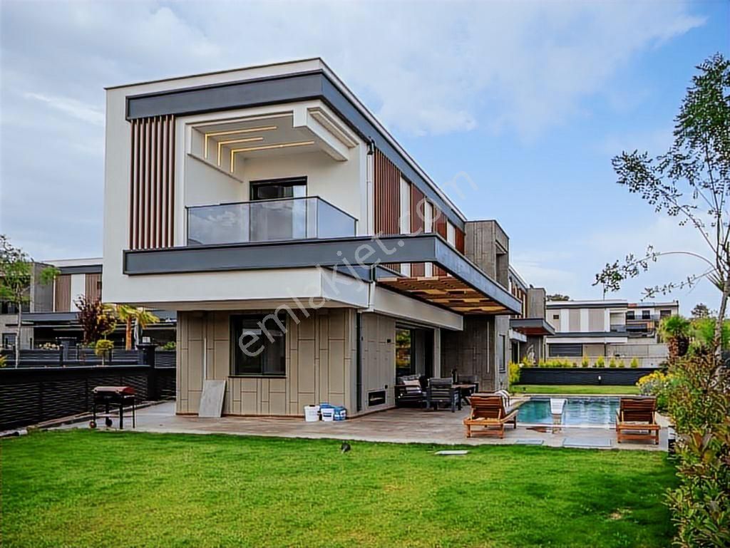 Kuşadası Değirmendere'de Full Eşyalı 520 M2 Arsa İçi 4+1 Villa - Görsel 25