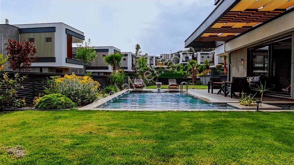 Kuşadası Değirmendere'de Full Eşyalı 520 M2 Arsa İçi 4+1 Villa - Görsel 11