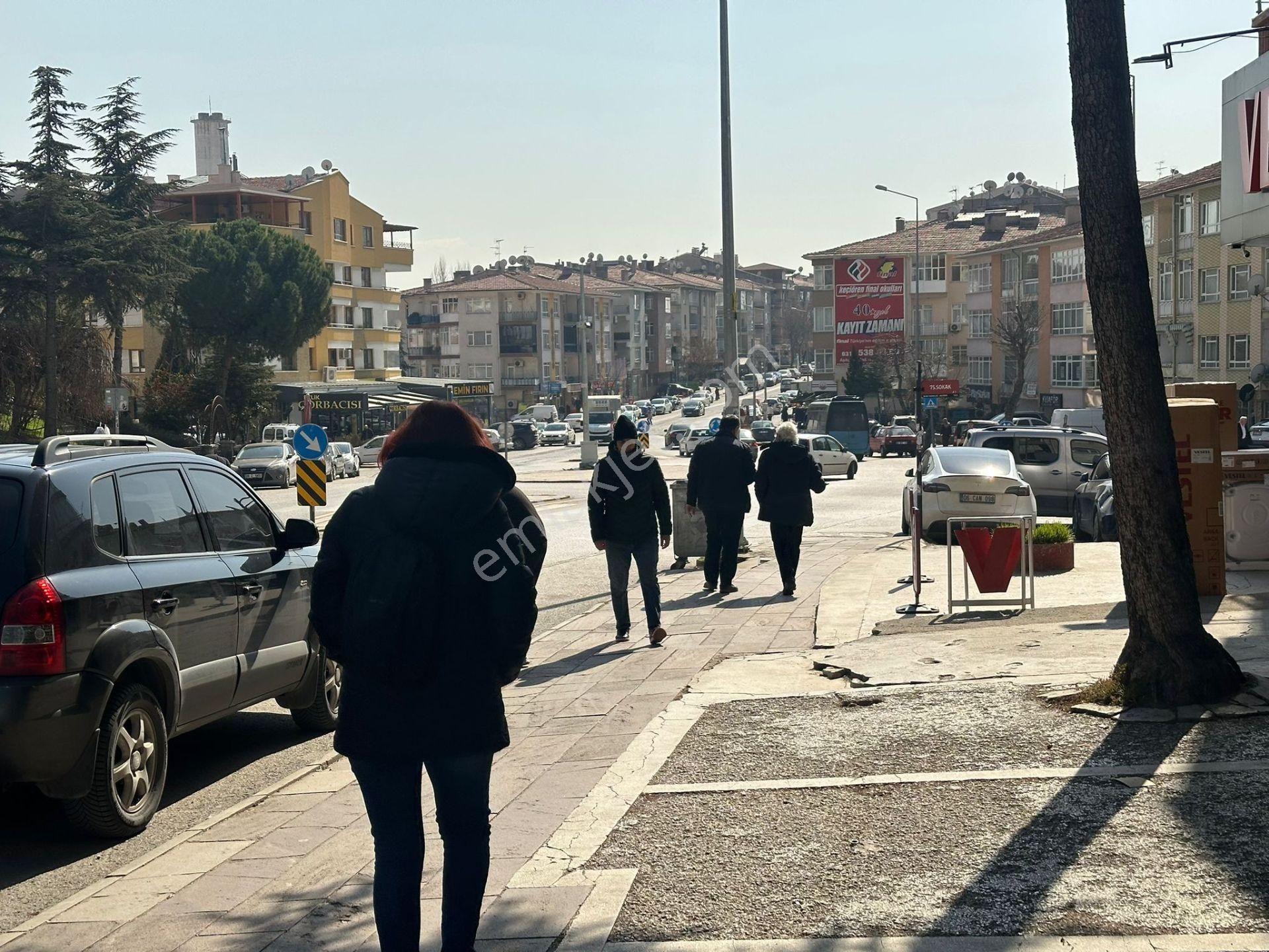 Yunusemre Cad. Üzeri Orta Kat 140m2 Ön Cephe 4+1 Çift Balkon - Görsel 4