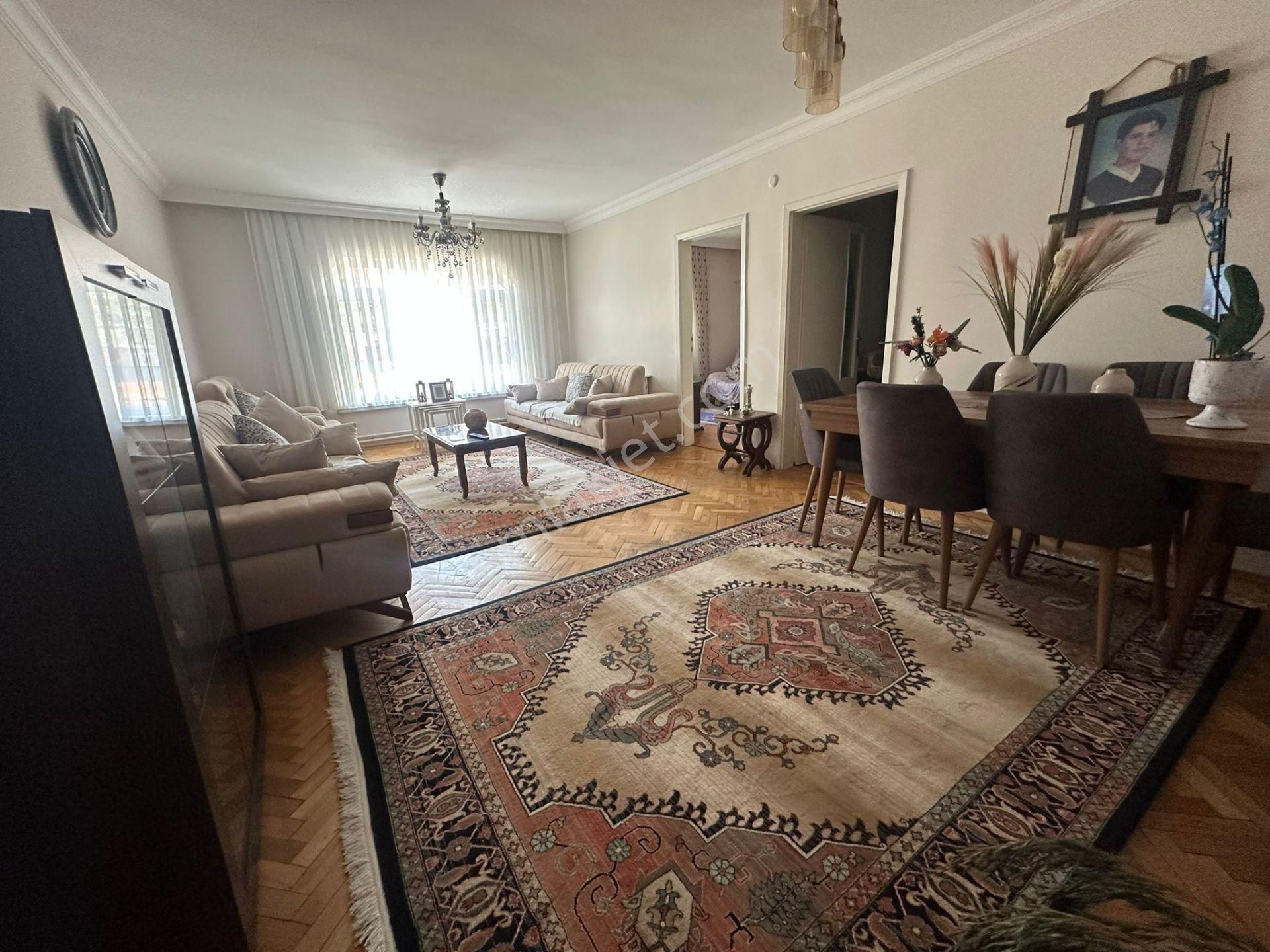 Yunusemre Cad. Üzeri Orta Kat 140m2 Ön Cephe 4+1 Çift Balkon - Görsel 31