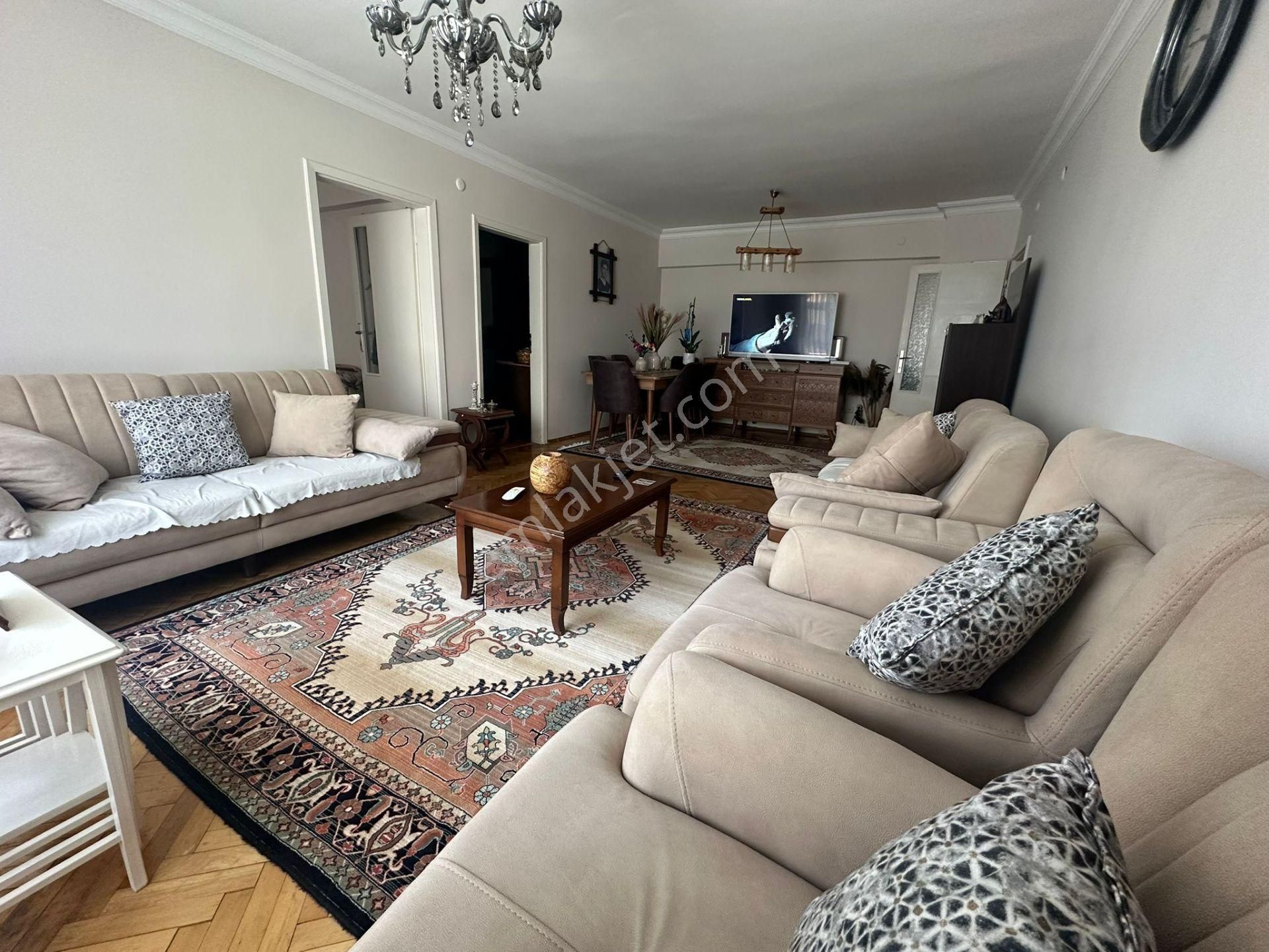 Yunusemre Cad. Üzeri Orta Kat 140m2 Ön Cephe 4+1 Çift Balkon - Görsel 30