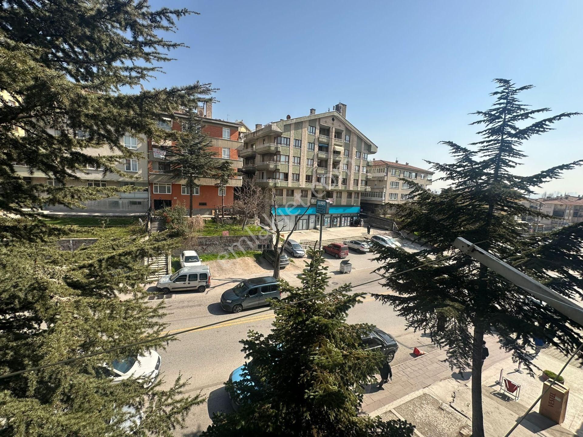 Yunusemre Cad. Üzeri Orta Kat 140m2 Ön Cephe 4+1 Çift Balkon - Görsel 17