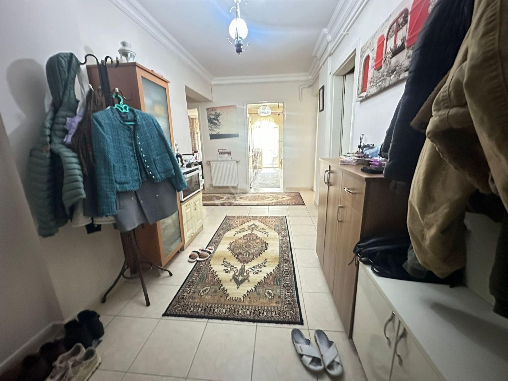 Yunusemre Cad. Üzeri Orta Kat 140m2 Ön Cephe 4+1 Çift Balkon - Görsel 5