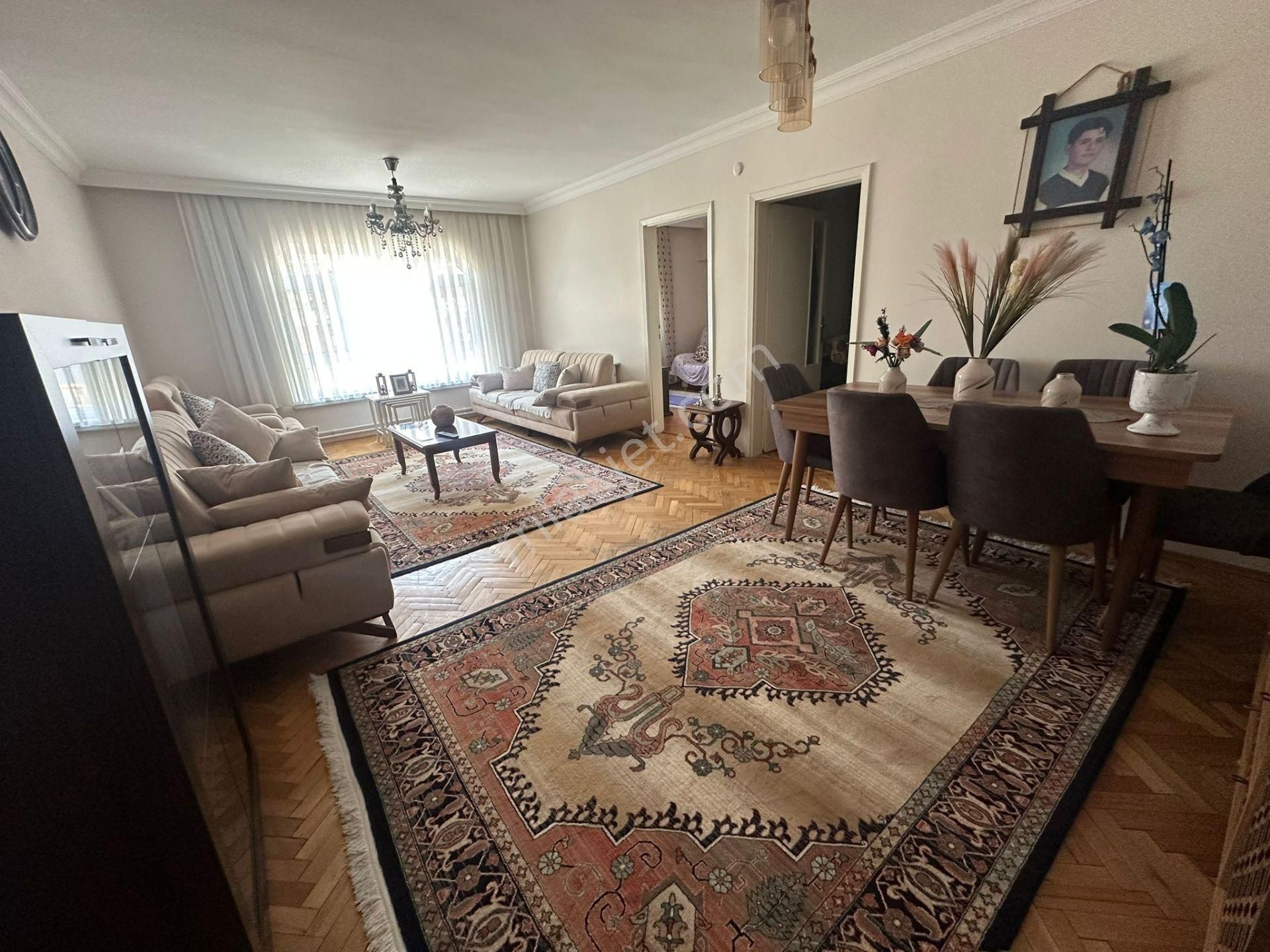 Yunusemre Cad. Üzeri Orta Kat 140m2 Ön Cephe 4+1 Çift Balkon - Görsel 32