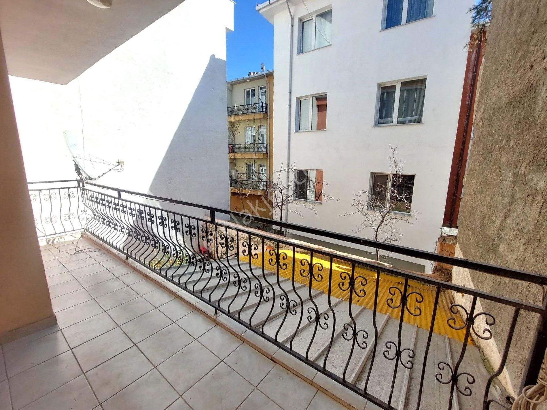 Recep Ümit Emlak'tan Sakarya - 2 Ve Turgut Reis Caddeleri Yakınında Kiralık 3+1 Daire - Görsel 4