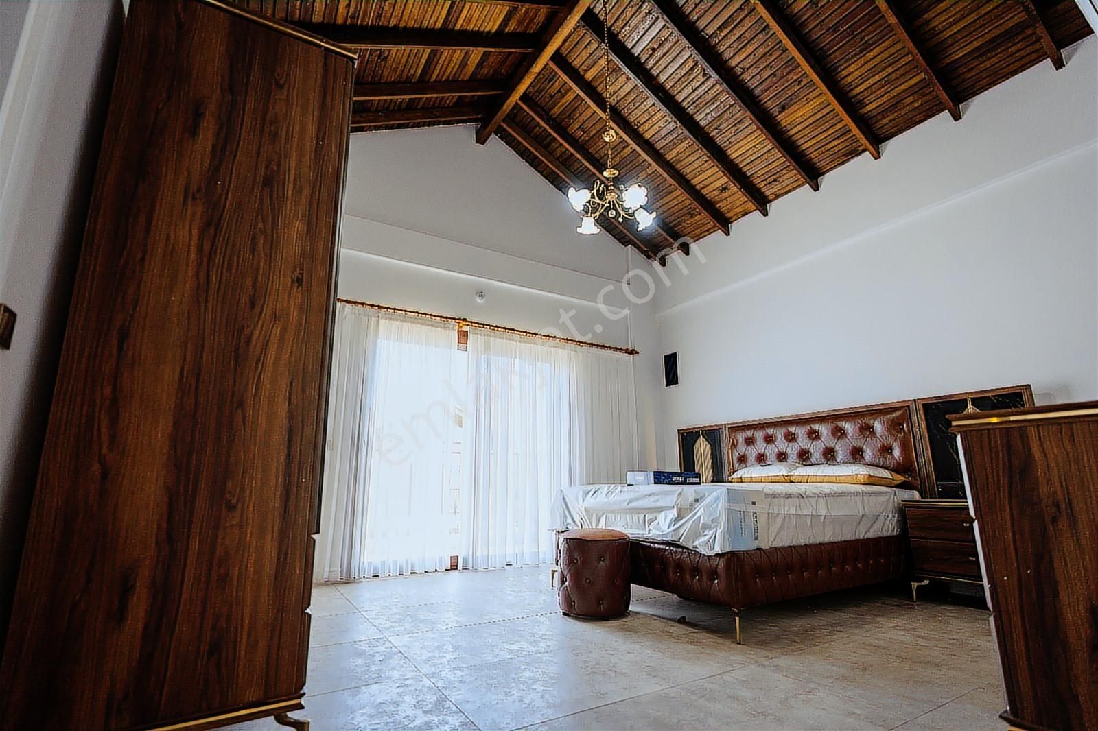 Kuşadası Davutlar'da Taş Villa Konsept Özel Havuzlu Fırsat Villa - Görsel 6