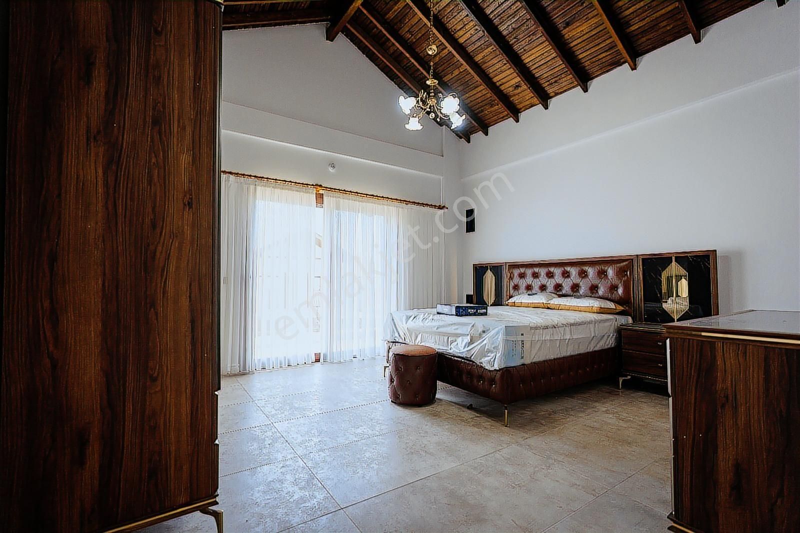 Kuşadası Davutlar'da Taş Villa Konsept Özel Havuzlu Fırsat Villa - Görsel 29