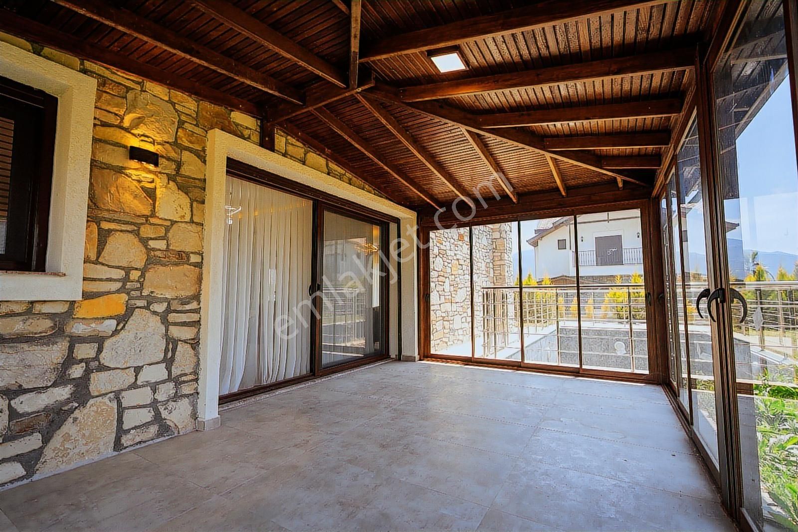 Kuşadası Davutlar'da Taş Villa Konsept Özel Havuzlu Fırsat Villa - Görsel 4