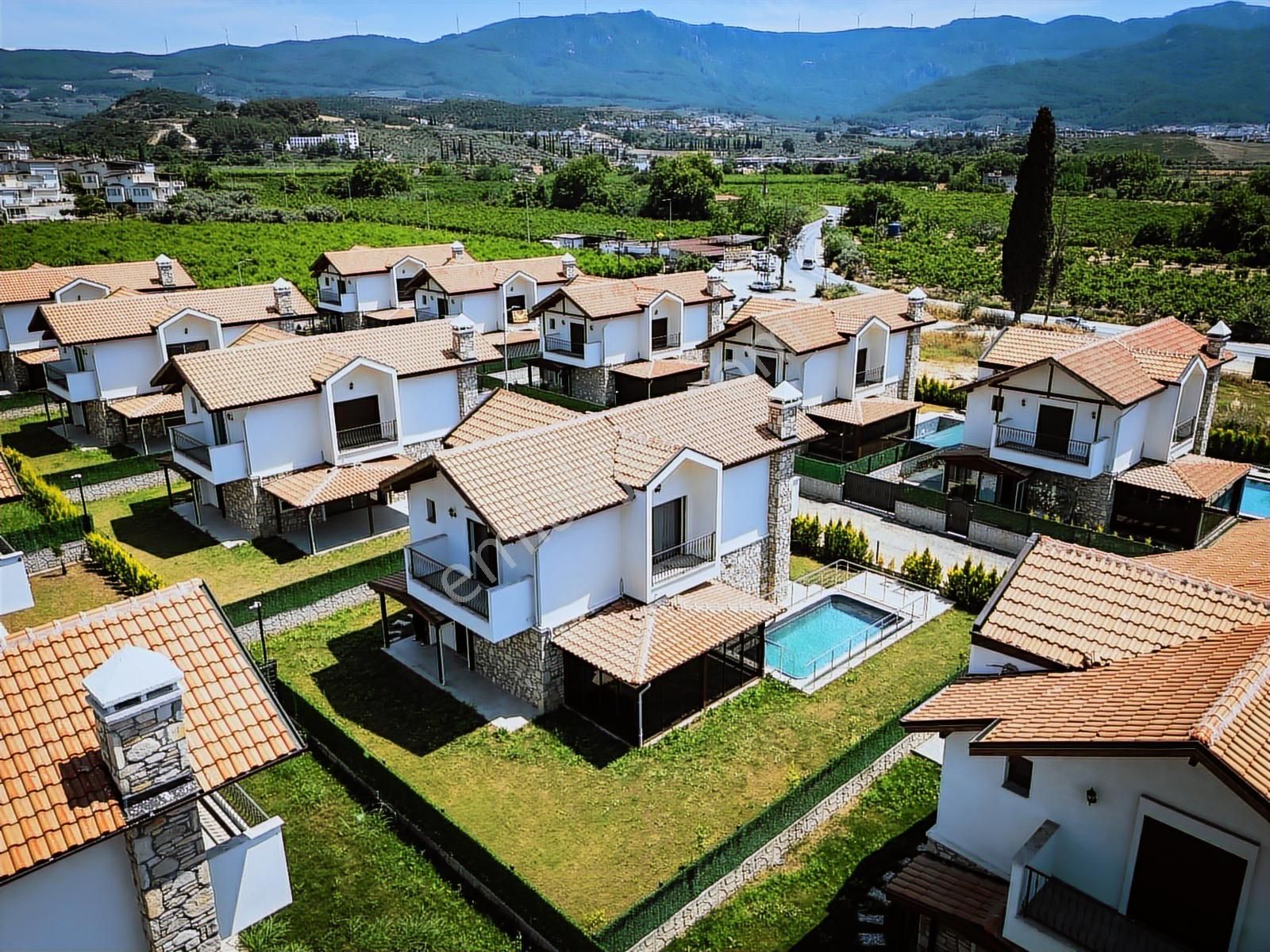 Kuşadası Davutlar'da Taş Villa Konsept Özel Havuzlu Fırsat Villa - Görsel 15