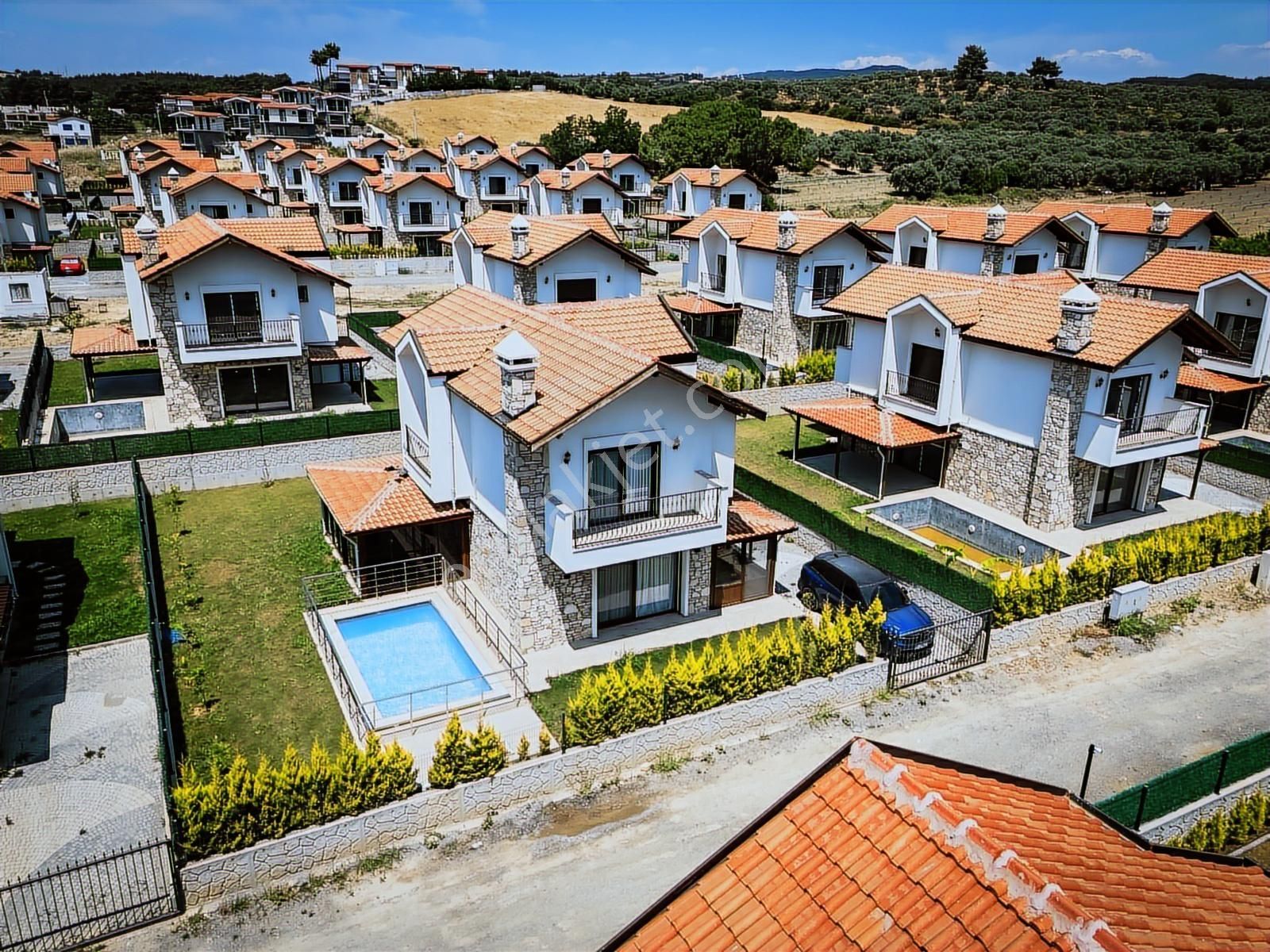 Kuşadası Davutlar'da Taş Villa Konsept Özel Havuzlu Fırsat Villa