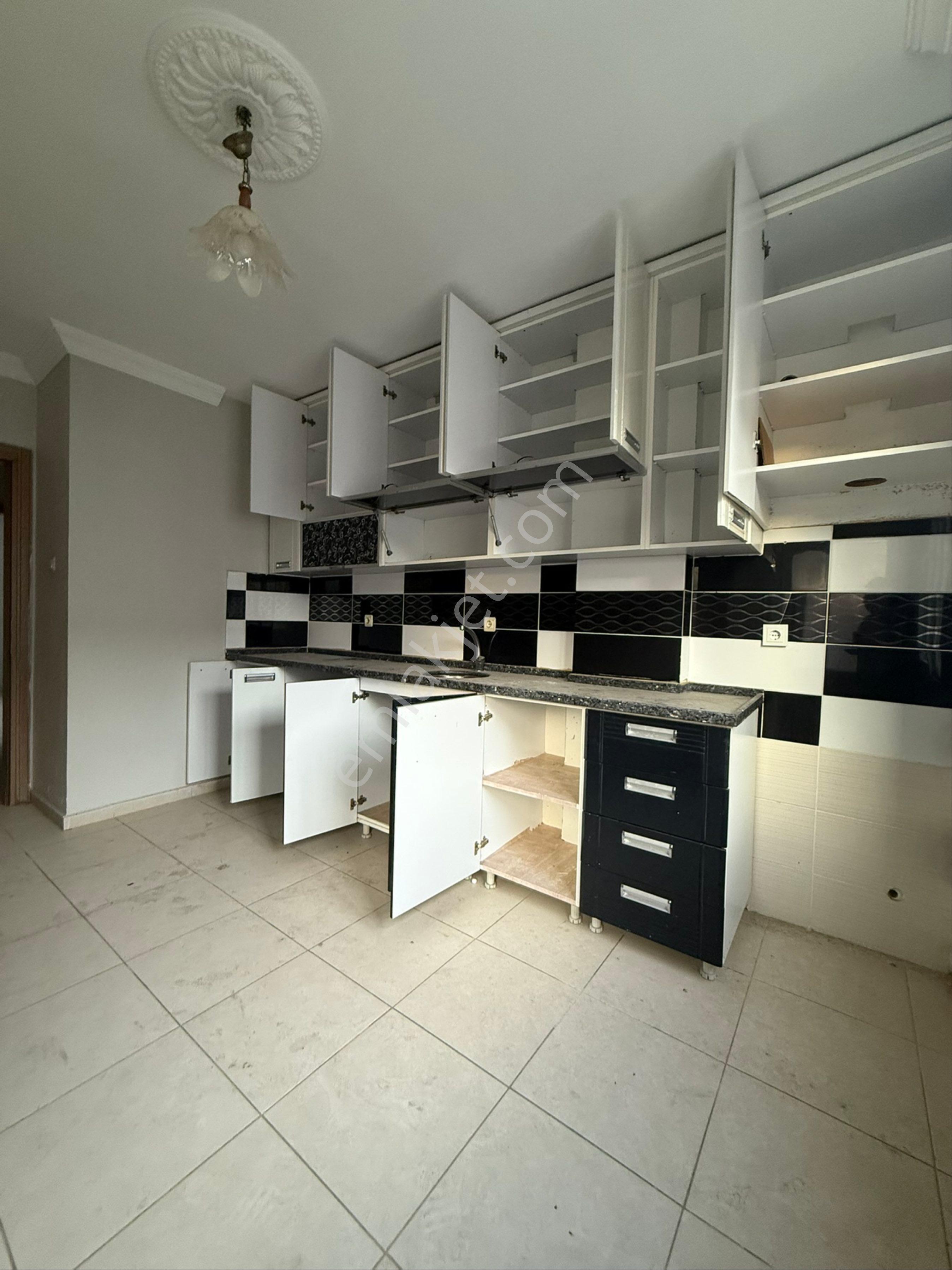 Yeşiloba Mahallesinde Ferah 3+1 Kiralık Müstakil Ev - Görsel 2