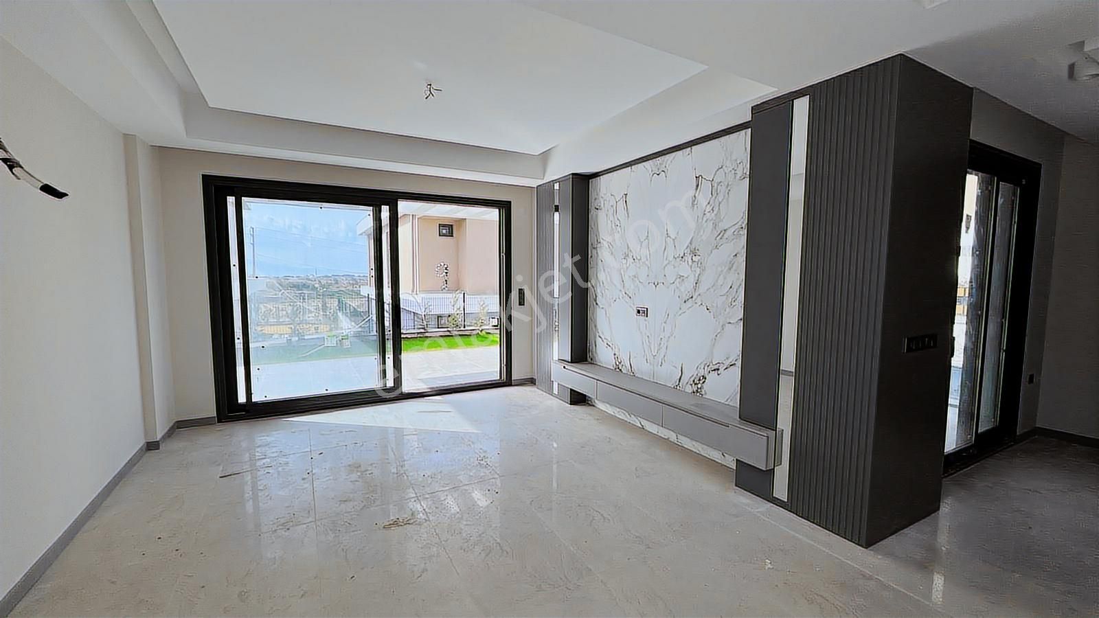 Kuşadası Soğucak'ta Acil Satılık Müstakil 4+1 Villa - Görsel 2