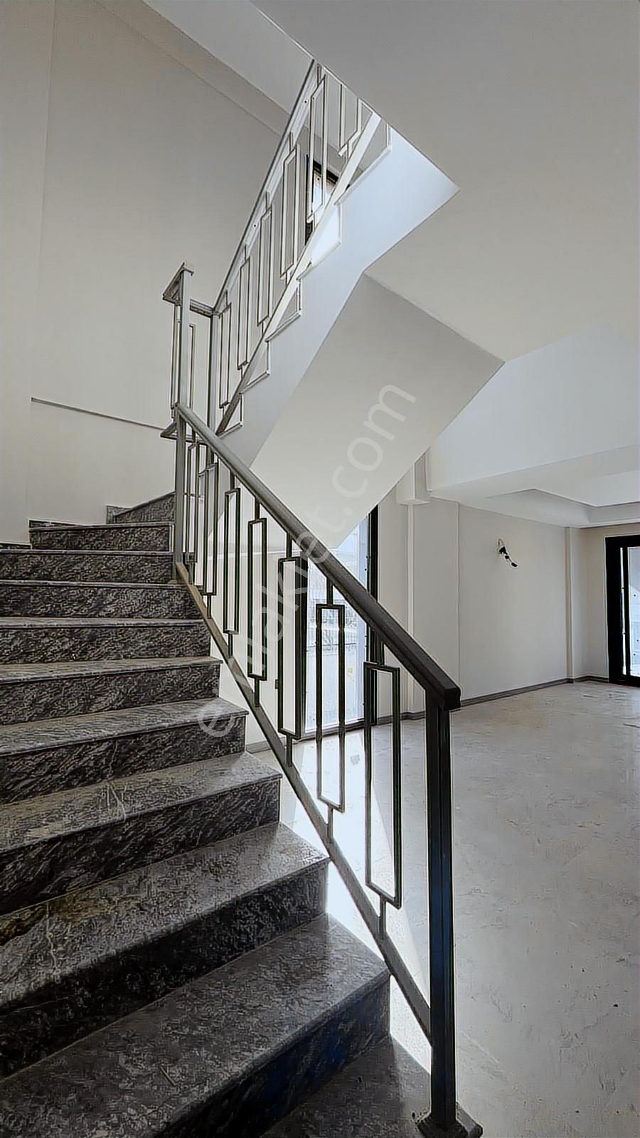 Kuşadası Soğucak'ta Acil Satılık Müstakil 4+1 Villa - Görsel 19