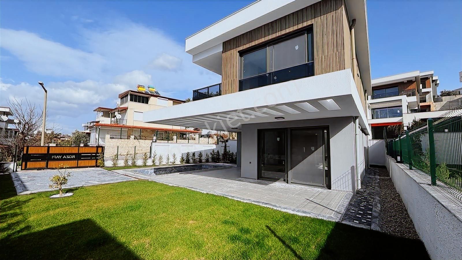 Kuşadası Soğucak'ta Acil Satılık Müstakil 4+1 Villa - Görsel 3