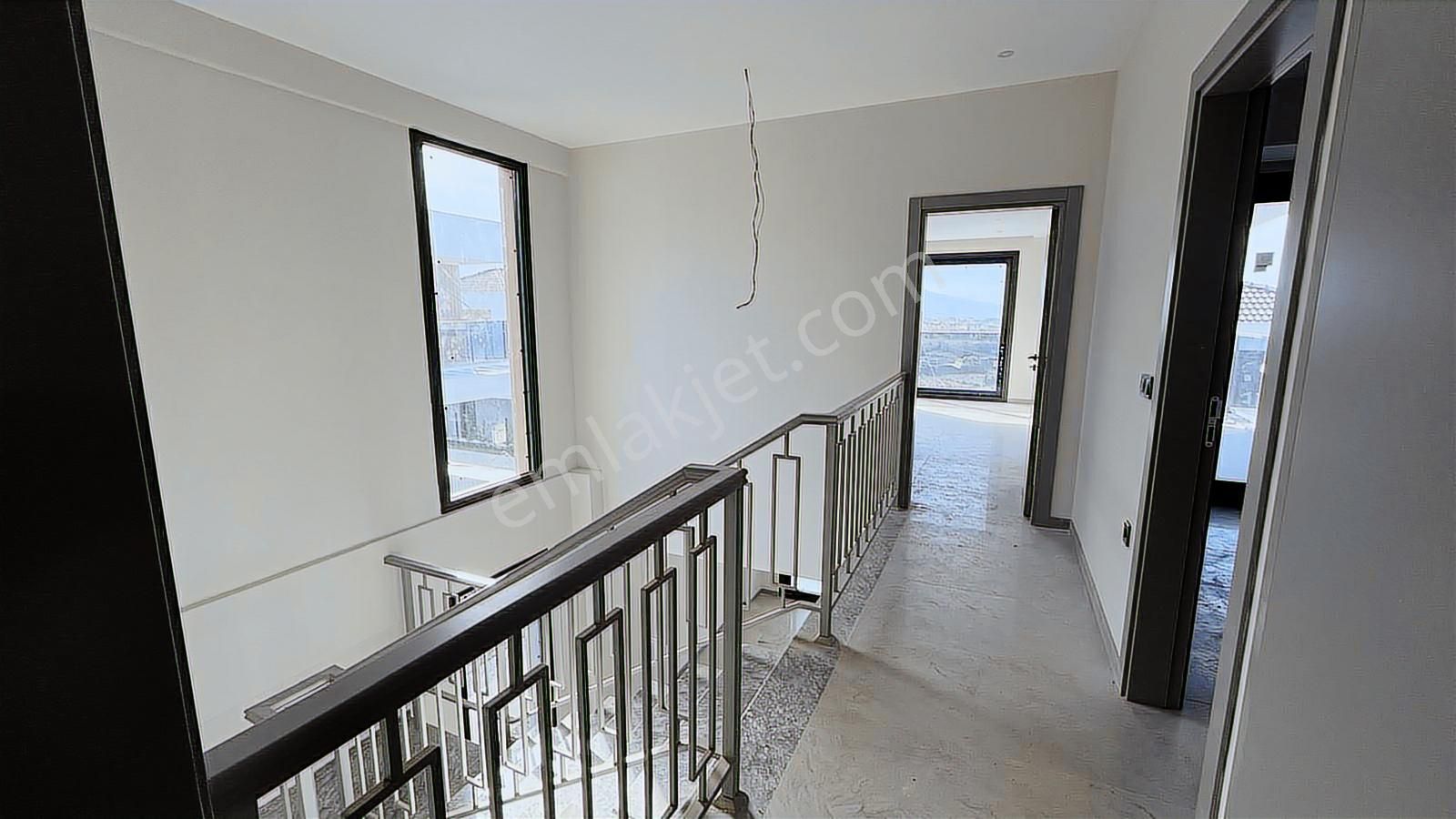 Kuşadası Soğucak'ta Acil Satılık Müstakil 4+1 Villa - Görsel 31