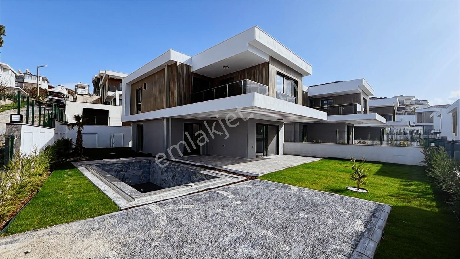 Kuşadası Soğucak'ta Acil Satılık Müstakil 4+1 Villa