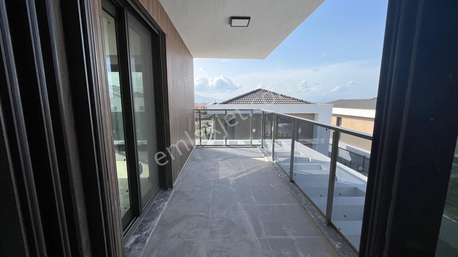 Kuşadası Soğucak'ta Acil Satılık Müstakil 4+1 Villa - Görsel 16