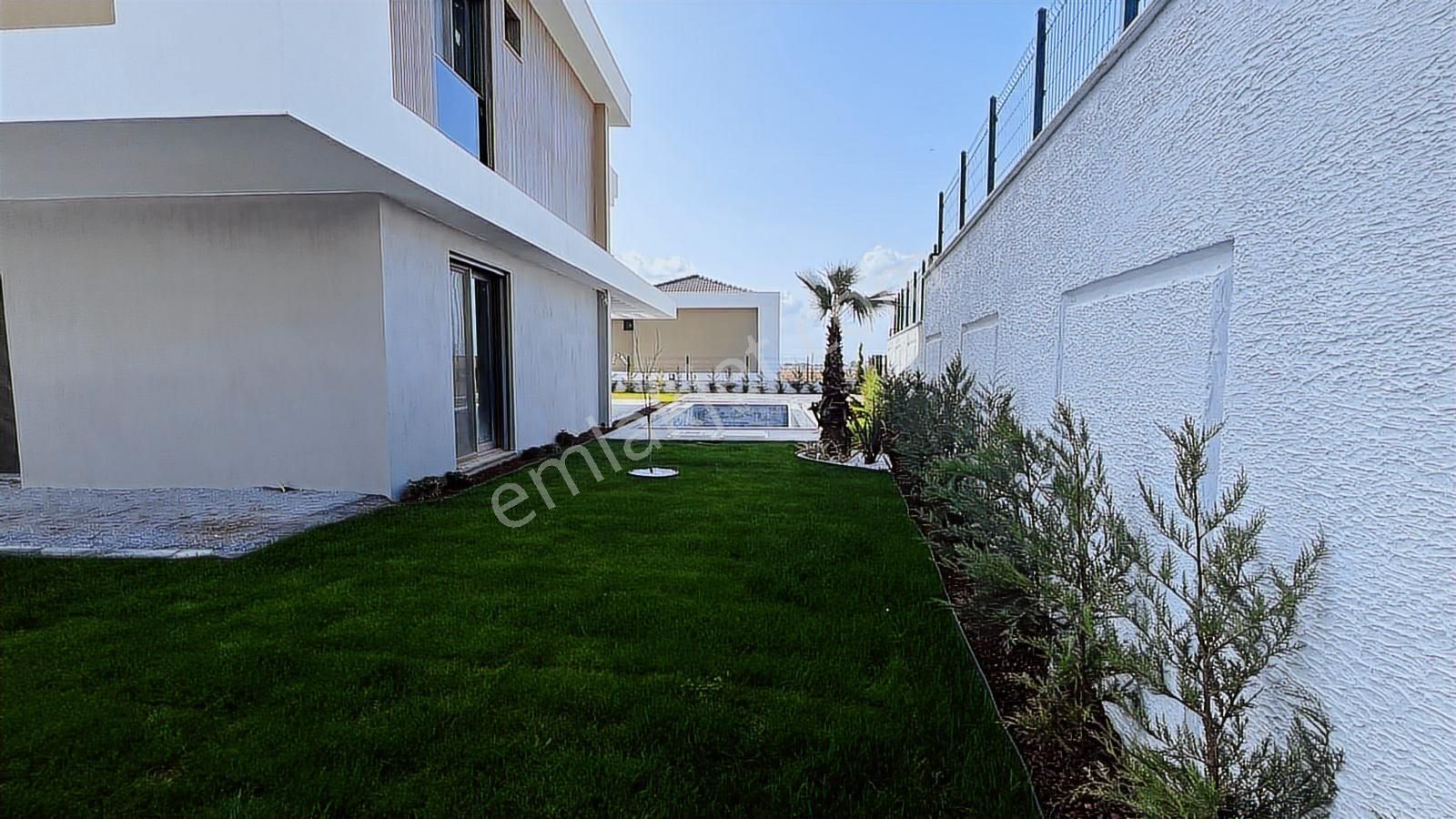 Kuşadası Soğucak'ta Acil Satılık Müstakil 4+1 Villa - Görsel 13