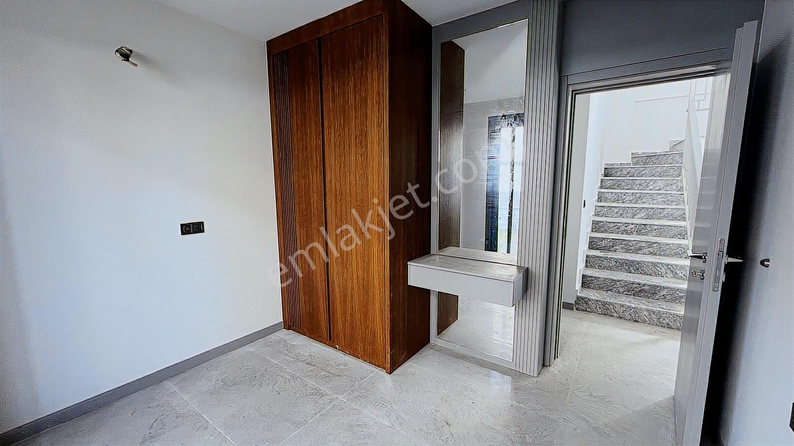 Kuşadası Soğucak'ta Acil Satılık Müstakil 4+1 Villa - Görsel 17