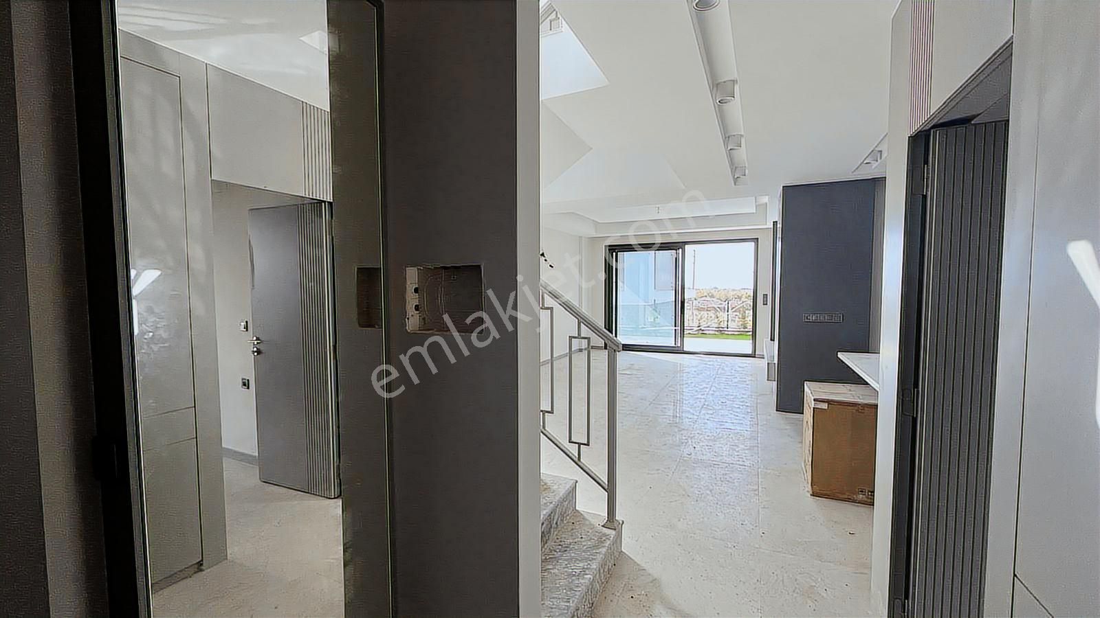 Kuşadası Soğucak'ta Acil Satılık Müstakil 4+1 Villa - Görsel 27