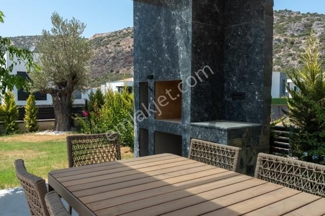 Kuşadası'nda Deniz Manzaralı 550 M2 Arsa İçersinde Özel Mülk - Görsel 13