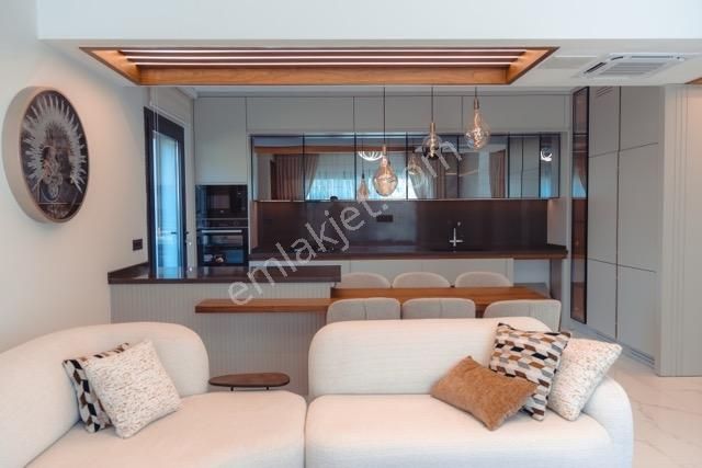 Kuşadası'nda Deniz Manzaralı 550 M2 Arsa İçersinde Özel Mülk - Görsel 4