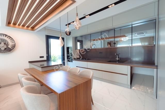 Kuşadası'nda Deniz Manzaralı 550 M2 Arsa İçersinde Özel Mülk - Görsel 27