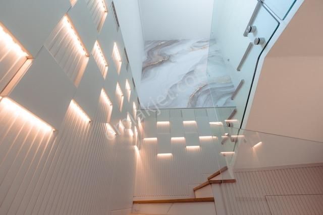 Kuşadası'nda Deniz Manzaralı 550 M2 Arsa İçersinde Özel Mülk - Görsel 12