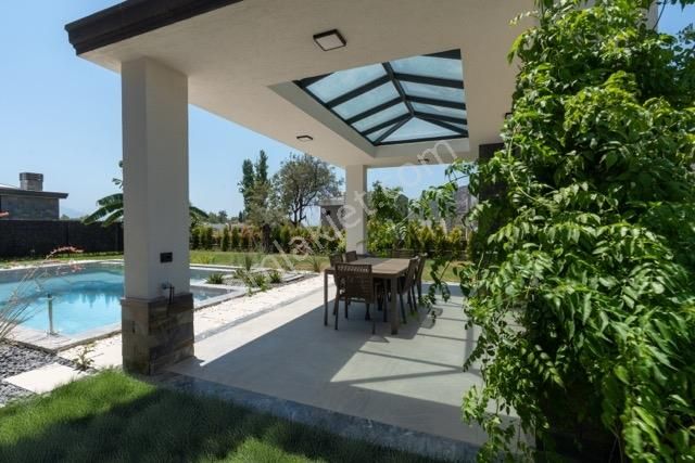 Kuşadası'nda Deniz Manzaralı 550 M2 Arsa İçersinde Özel Mülk - Görsel 9