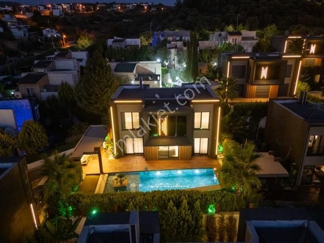 Kuşadası'nda Satılık Ultra Lüksün Tanımı Full Eşyalı Villa - Görsel 14
