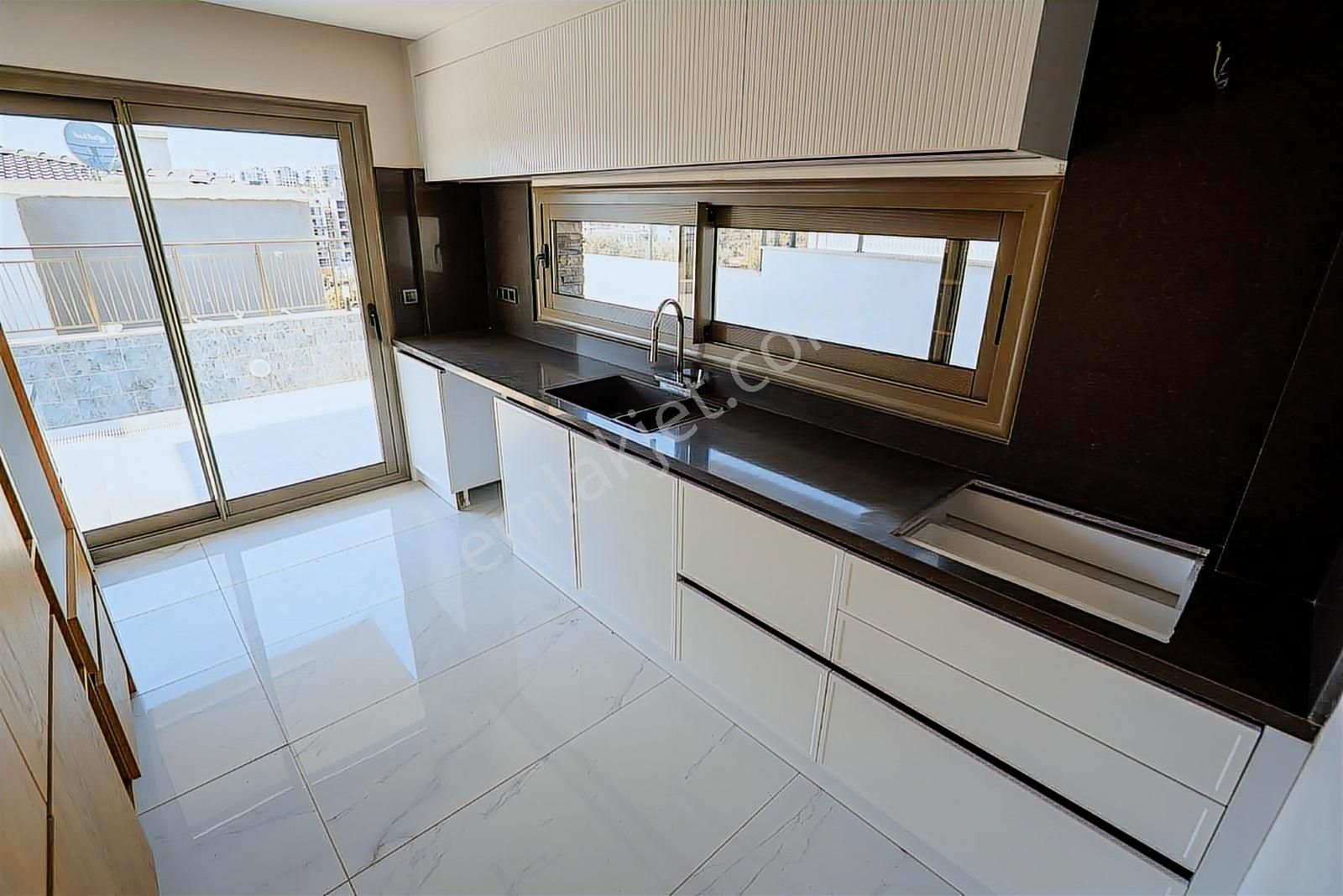 Kuşadası Değirmenderede Acil Satılık-asansör-k.otopark-ö.havuz - Görsel 2